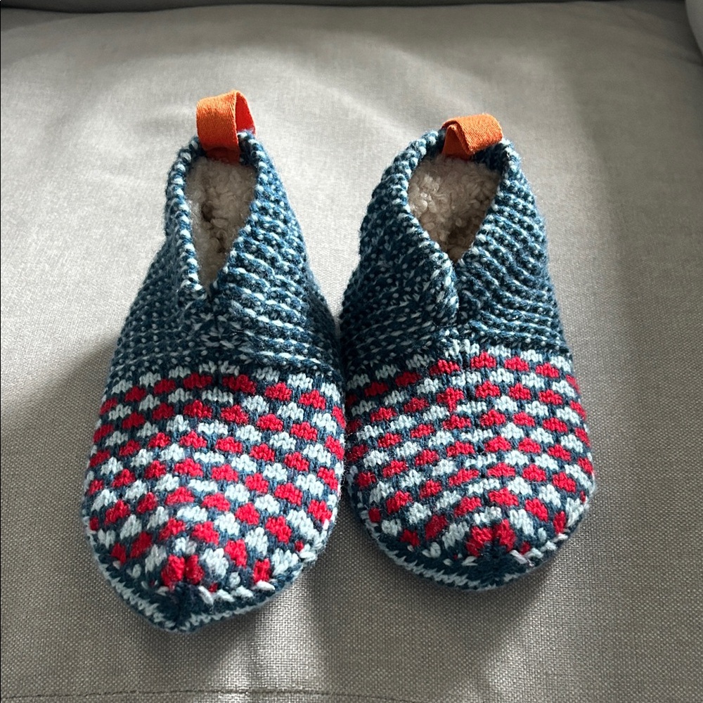 Bombas toddler kid gripper slippers- red and blue